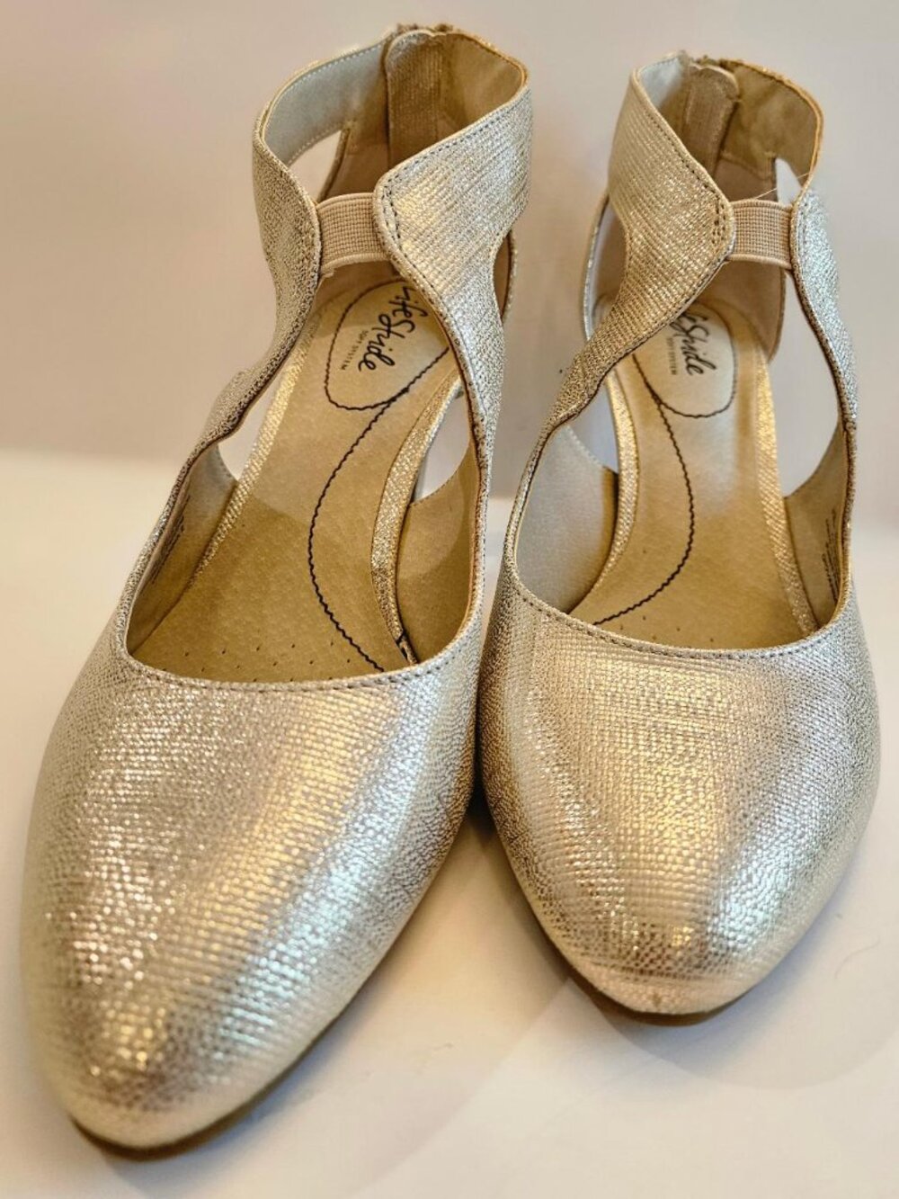 Life Stride Giovanna gold high heel pumps. S = 9.5/2-2.9" heels